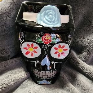 NWT DAY OF THE DEAD SKULL CANISTER/ 💀 CONTAINER. NEVER BEEN OPEN.